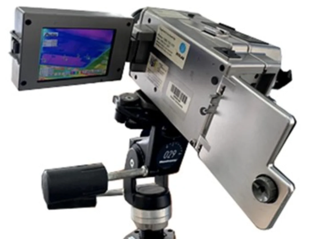 Thermal imaging camera on tripod